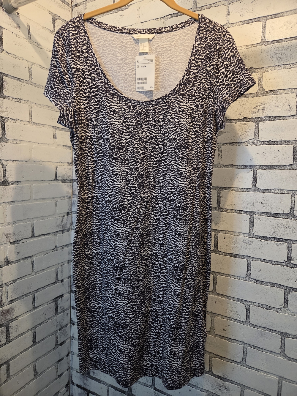 H&M Black and White Scoop Neck Printed Dress